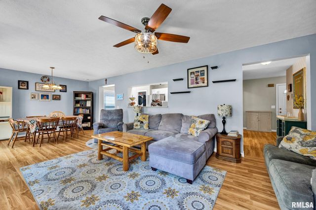 1916 DEER Lane, Washington, IL 61571