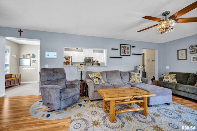 1916 DEER Lane, Washington, IL 61571