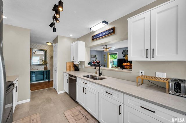 1916 DEER Lane, Washington, IL 61571
