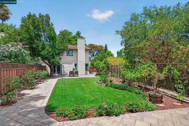 584 Mission Pl, Danville, CA 94526