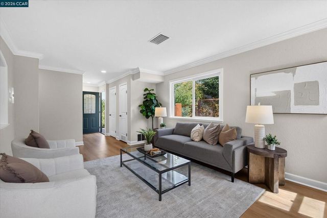 584 Mission Pl, Danville, CA 94526