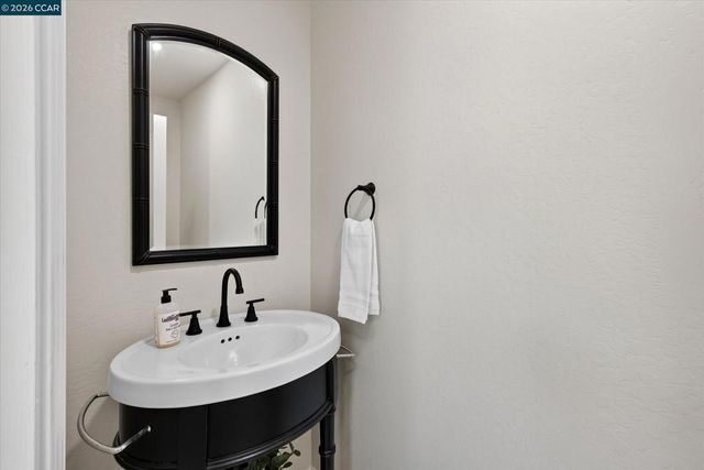 584 Mission Pl, Danville, CA 94526