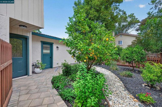 584 Mission Pl, Danville, CA 94526