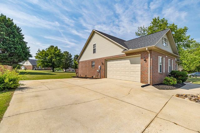 312 Rolling Meadow Ct, Spartanburg, SC 29303
