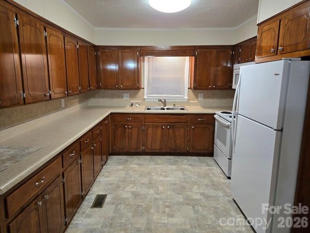 2191 Maple Valley Place, Lenoir, NC 28645