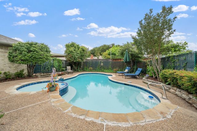 509 Kingsbridge Drive, Garland, TX 75040