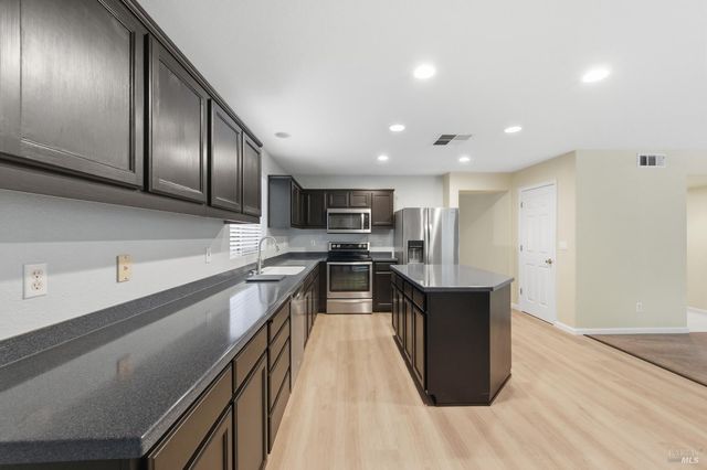 4595 Avondale Cir, Fairfield, CA 94533