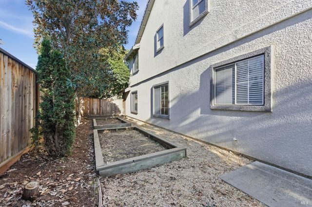 4595 Avondale Cir, Fairfield, CA 94533