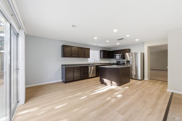 4595 Avondale Cir, Fairfield, CA 94533