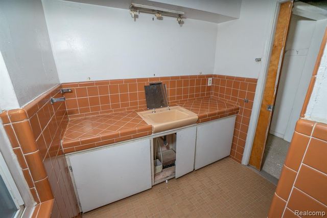 18712 Waltham Street, Detroit, MI 48205