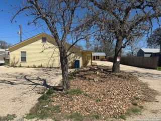 906 14TH ST Unit A, Bandera, TX 78003