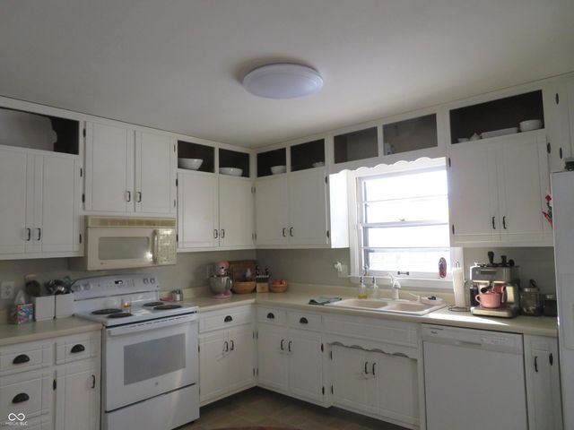 8733 Ellington Drive, Indianapolis, IN 46234