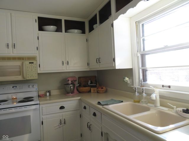 8733 Ellington Drive, Indianapolis, IN 46234