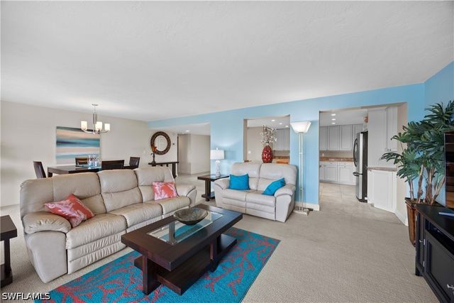 15 Bluebill AVE 103AA, Naples, FL 34108