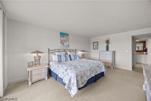 15 Bluebill AVE 103AA, Naples, FL 34108