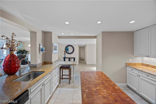 15 Bluebill AVE 103AA, Naples, FL 34108