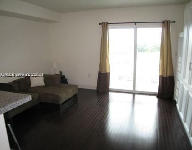 2740 SW 28th Ter 503, Miami, FL 33133