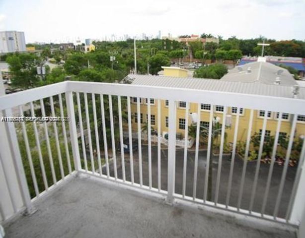 2740 SW 28th Ter 503, Miami, FL 33133