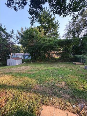 9135 Richards Drive, Raytown, MO 64133