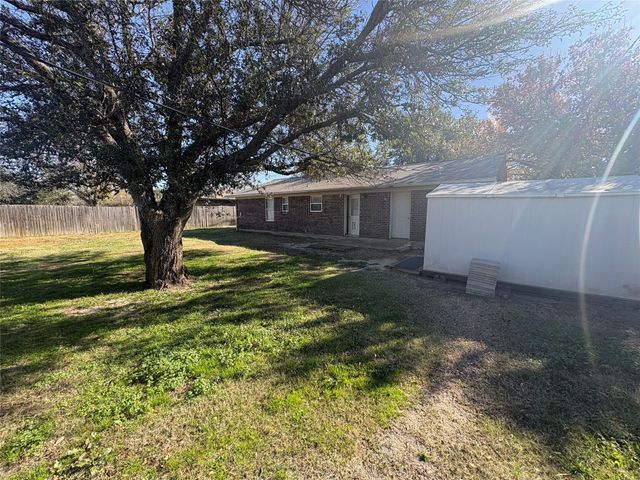 105 Southland Drive, Sanger, TX 76266