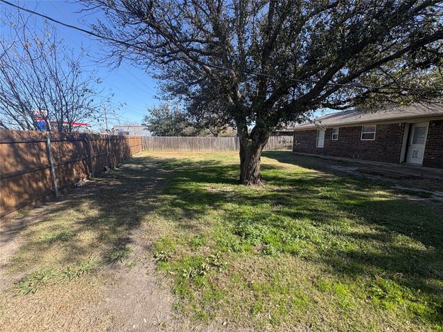 105 Southland Drive, Sanger, TX 76266