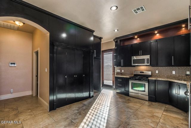 12800 COZY COVE Avenue, El Paso, TX 79938