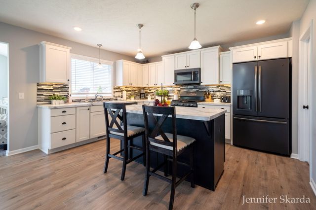 2930 E Morgan Trail NE, Rockford, MI 49341