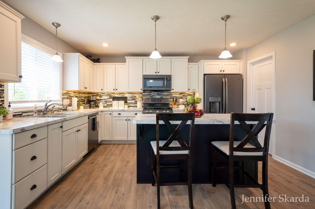 2930 E Morgan Trail NE, Rockford, MI 49341