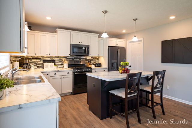2930 E Morgan Trail NE, Rockford, MI 49341