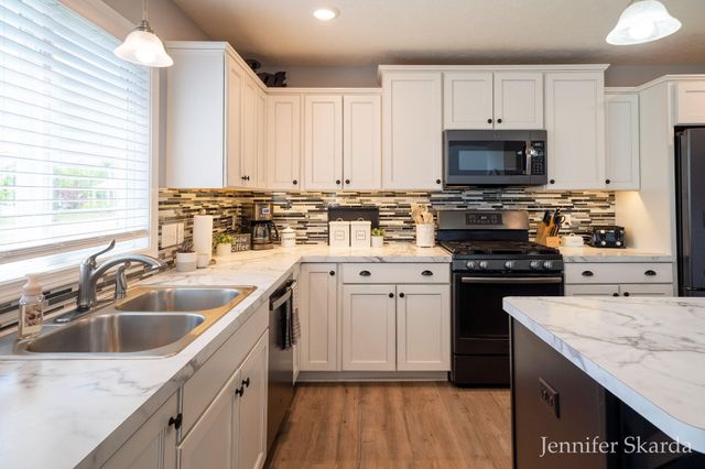 2930 E Morgan Trail NE, Rockford, MI 49341