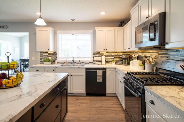 2930 E Morgan Trail NE, Rockford, MI 49341