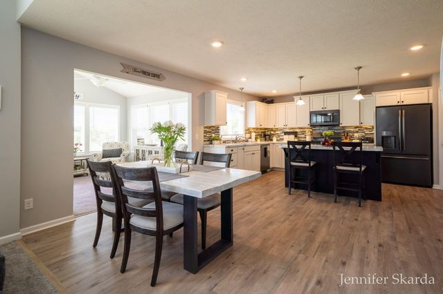 2930 E Morgan Trail NE, Rockford, MI 49341