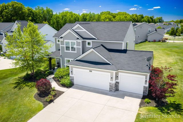 2930 E Morgan Trail NE, Rockford, MI 49341
