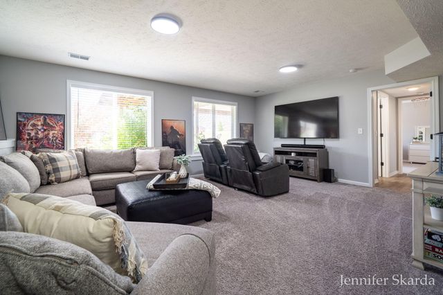 2930 E Morgan Trail NE, Rockford, MI 49341