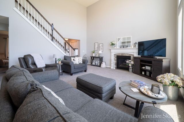 2930 E Morgan Trail NE, Rockford, MI 49341