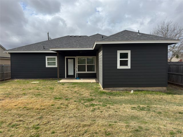 201 E 6th Street, Mcgregor, TX 76657