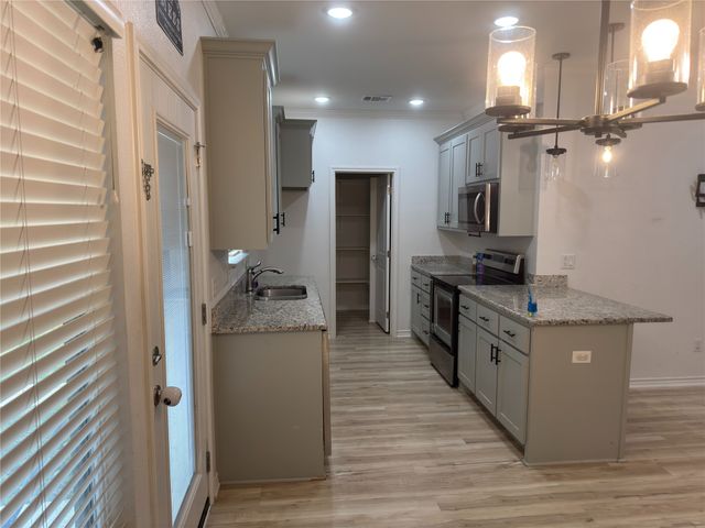 201 E 6th Street, Mcgregor, TX 76657