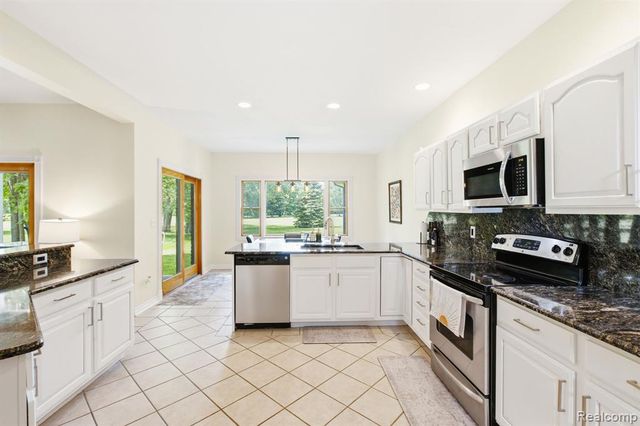 3269 Saint Andrews Drive, Port Huron, MI 48060
