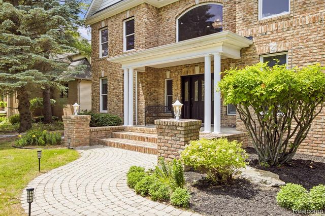 3269 Saint Andrews Drive, Port Huron, MI 48060