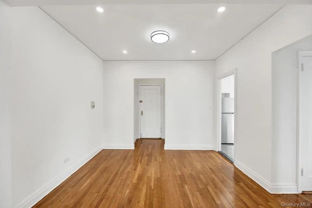 1 Ash place 3A, Great Neck Plaza, NY 11021