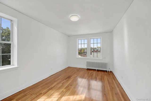 1 Ash place 3A, Great Neck Plaza, NY 11021