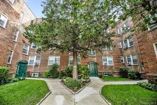 1 Ash place 3A, Great Neck Plaza, NY 11021