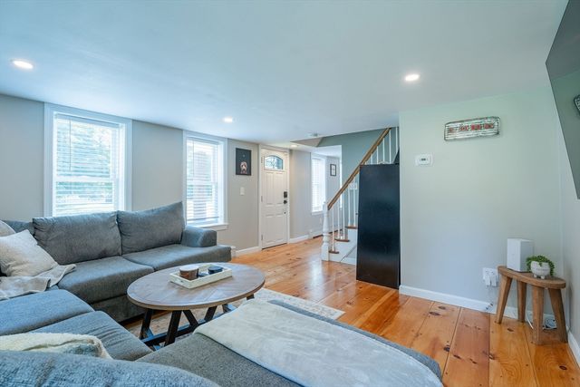 30 Worcester St, Taunton, MA 02780