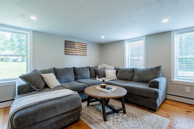 30 Worcester St, Taunton, MA 02780