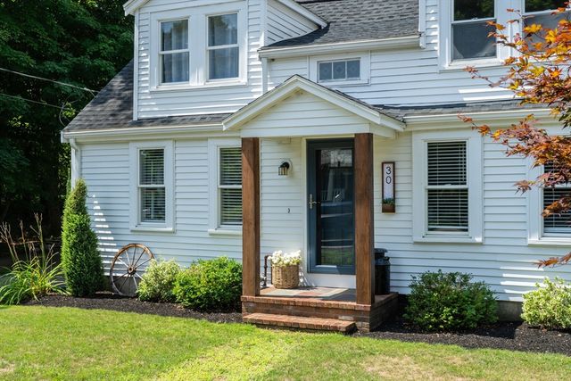 30 Worcester St, Taunton, MA 02780