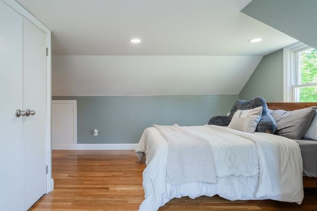 30 Worcester St, Taunton, MA 02780