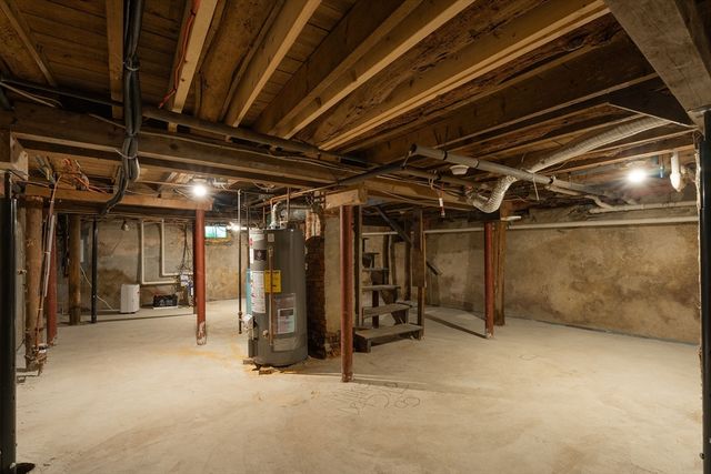 30 Worcester St, Taunton, MA 02780