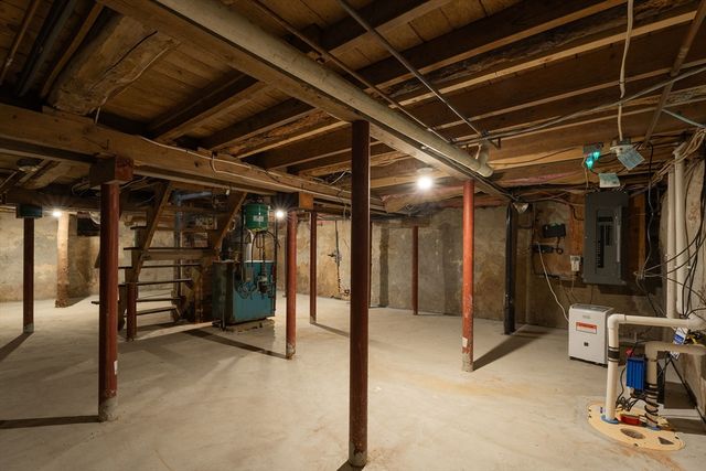 30 Worcester St, Taunton, MA 02780