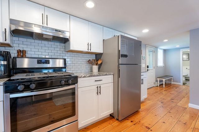 30 Worcester St, Taunton, MA 02780