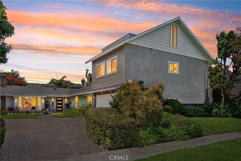 Image 1 of property listing at 11721 Norgrove Lane, Rossmoor, CA 90720